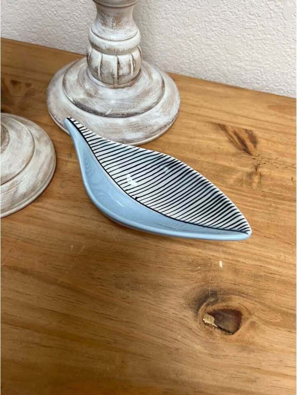Bitossi Italian Ceramic Leaf White Blue Black 7"